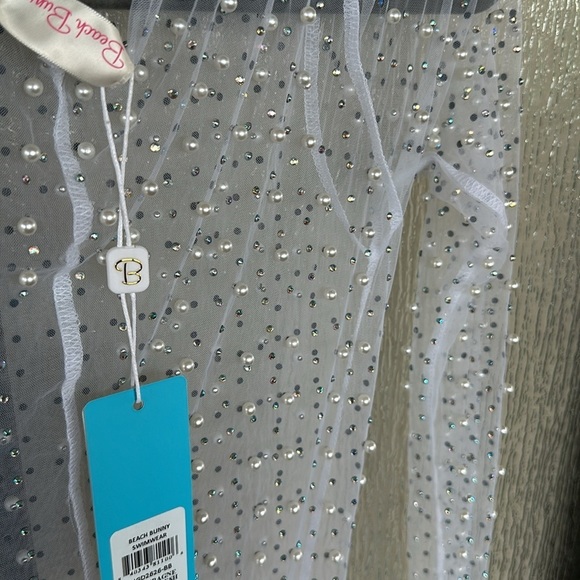 Champagne Nights Mesh Dress Revolve
Beach Bunny size small, New with Tags - Picture 13 of 13